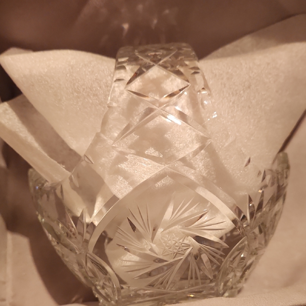 Elegant Crystal Cut Glass Basket Pinwheel